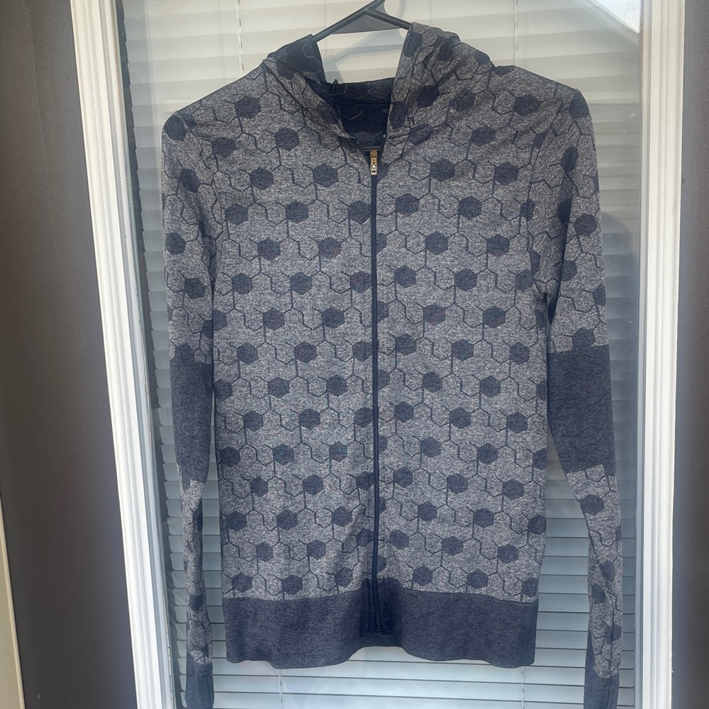 Oiselle Fitted Zip up Jacket with hood-S